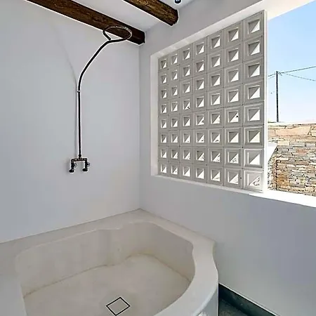 Ios Resort Hotel 2*